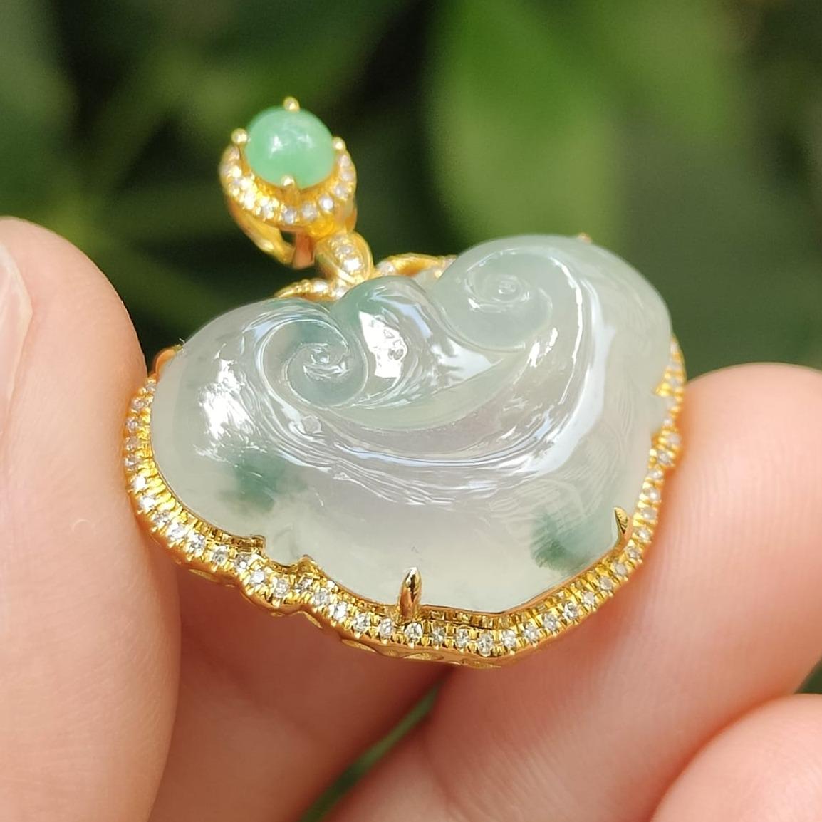 New Arrival in Singapore Premium High Quality Natural Type A Jadeite Jade 18k Gold Pendant crafted as Ruyi, certificate weighs 5.51 grams measurement 27.1 * 24.6 * 7.3 mm (18kp74) Yi Pin Qian Jadeites Jade Jewelry ~Your Precious Quintessential ~ Singapore