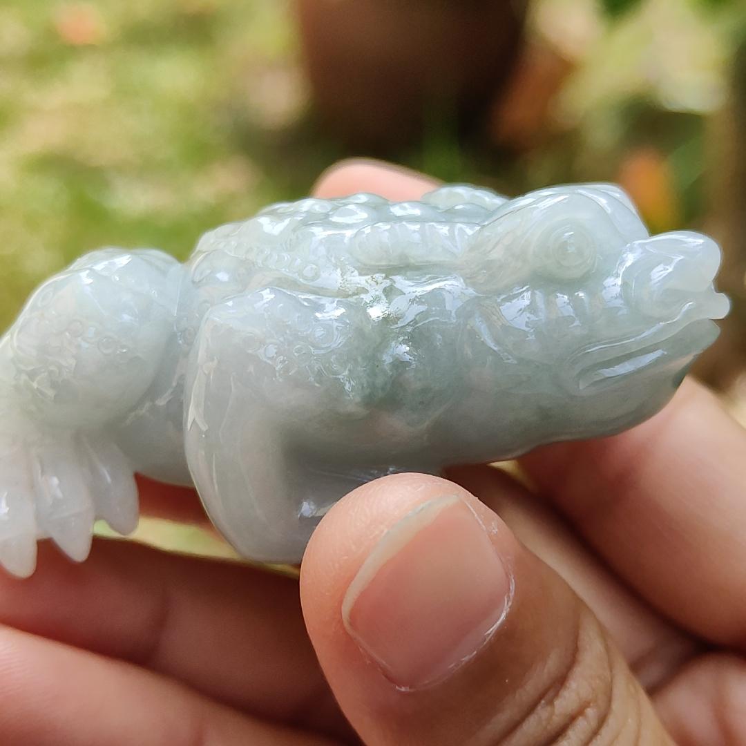 Sales - Quality Natural Type A Jadeite Jade crafted as Three Legs Toad for display or hand-held piece with certificate weigh 84.27 grams, measurement 61.6 * 48.3 * 26 mm (hand4) Yi Pin Qian