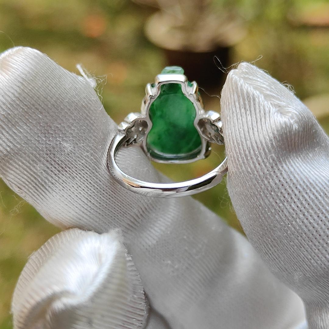 Quality Spicy Green Natural Type A Jadeite Jade crafted with the shape of Gourd set on S925 as an adjustable Ring with certificate weigh 2.67 grams, measurement 15.6 * 11.8 * 2.7 mm (s925ring8) Yi Pin Qian