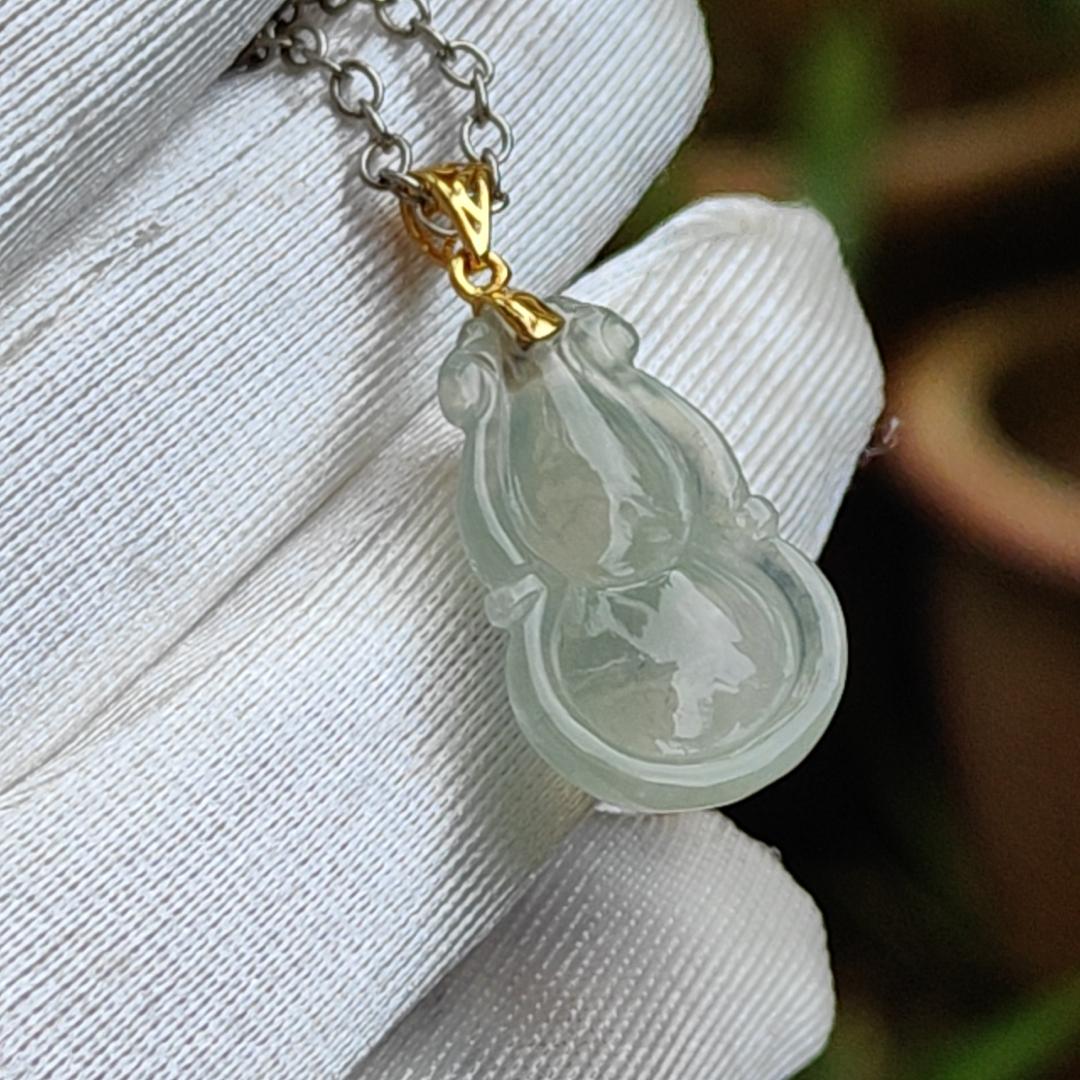 Premium Light Green Hue Natural Type A Jadeite Jade crafted with shape of Gourd as Pendant set with 18k Clasp, certificate weigh 2.36 grams, measurement 20.5 * 12.9 * 5.9 mm (18kp31) Yi Pin Qian Jadeites Jade Jewelry ~Your Precious Quintessential ~ Singapore