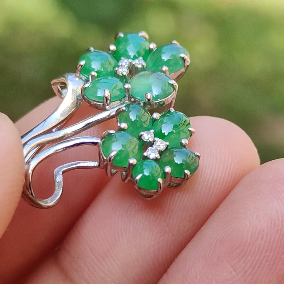 Unique design with 10 Quality Green Natural Type A Jadeite Jade Cabochons set on Quality S925 Silver as Pendant, certificate weigh 2.39 grams (s925p1) Yi Pin Qian