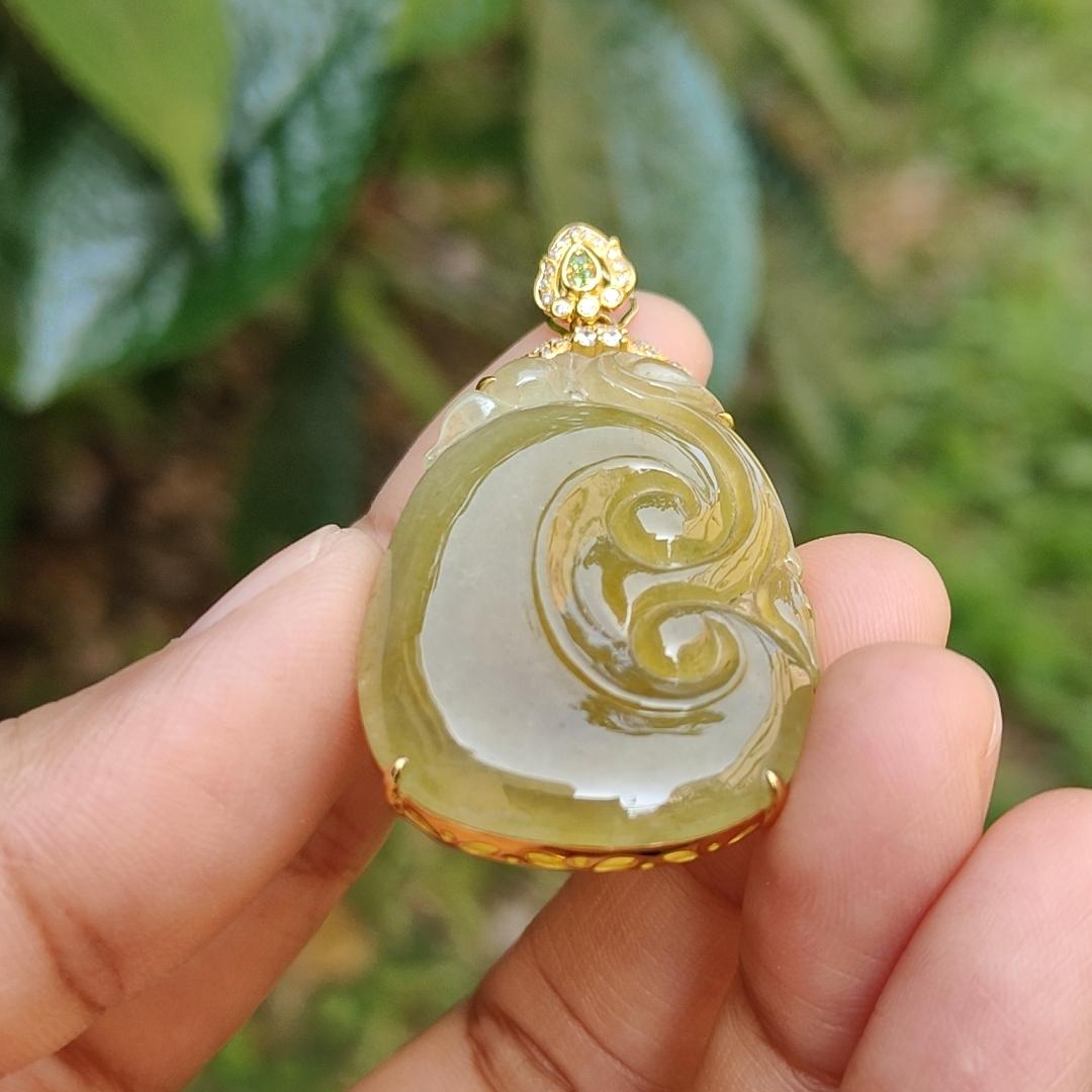 Premium quality Yellow Natural Type A Jadeite Jade set on 18k Gold with diamonds as a pendant necklace with certificate weigh 8.58 grams, measurement 47.6 * 25.5 * 7mm (18kp11) Yi Pin Qian