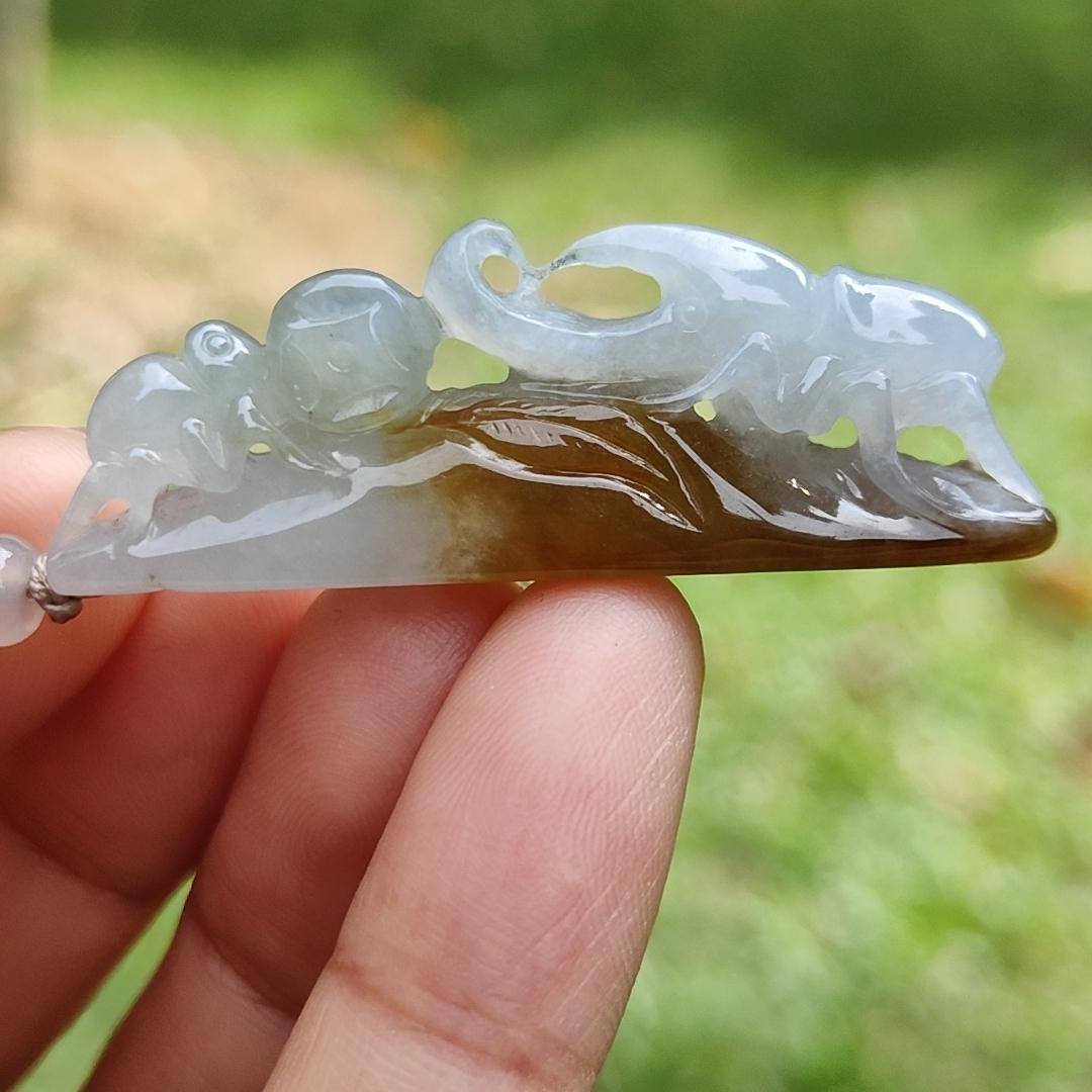 Strive for the top with this Beetle and Ant crafted using Burmese Natural Type A Jadeite Jade Jewellery as Pendant with QIC labs approved certificate weighs 9.49 grams, measurement 43.8 * 15.3 * 8.8 mm (pendant317) Yi Pin Qian Jadeites Jade Jewelry ~Your Precious Quintessential ~ Singapore