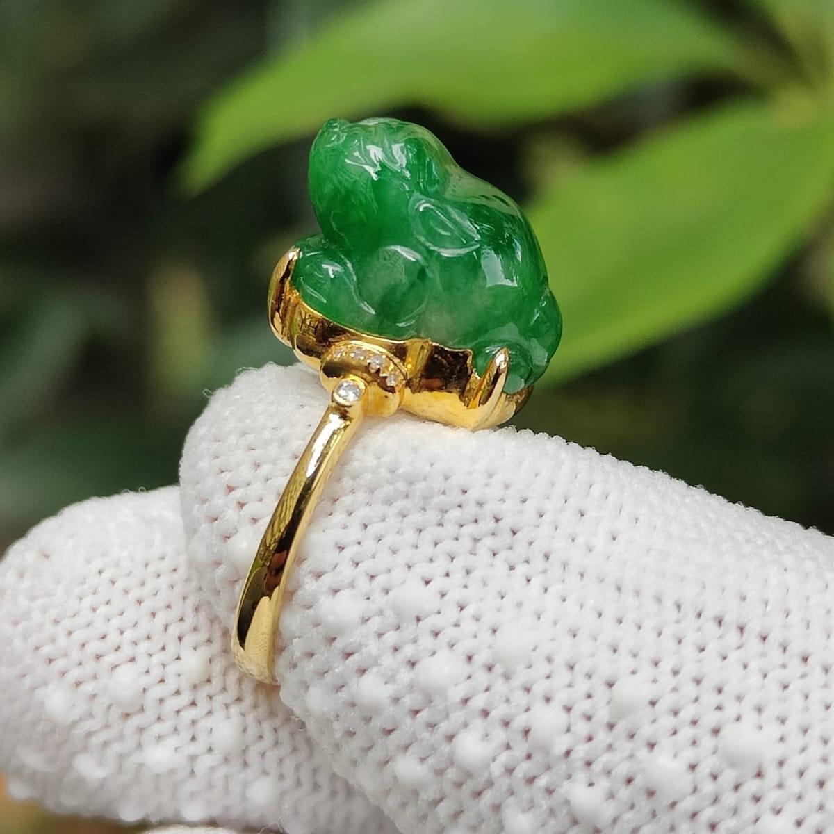 Three Legs Toad Green Natural Type A Jadeite Jade set with 18k as Ring certificate weighs 3.78 grams, measurement 13.6 * 8.7 * 9.6 mm (18kring41) Yi Pin Qian Jadeites Jade Jewelry ~Your Precious Quintessential ~ Singapore