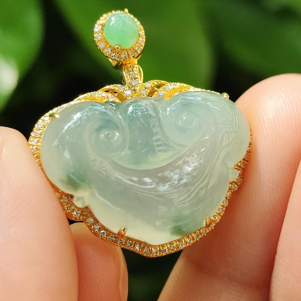 New Arrival in Singapore Premium High Quality Natural Type A Jadeite Jade 18k Gold Pendant crafted as Ruyi, certificate weighs 5.51 grams measurement 27.1 * 24.6 * 7.3 mm (18kp74) Yi Pin Qian Jadeites Jade Jewelry ~Your Precious Quintessential ~ Singapore