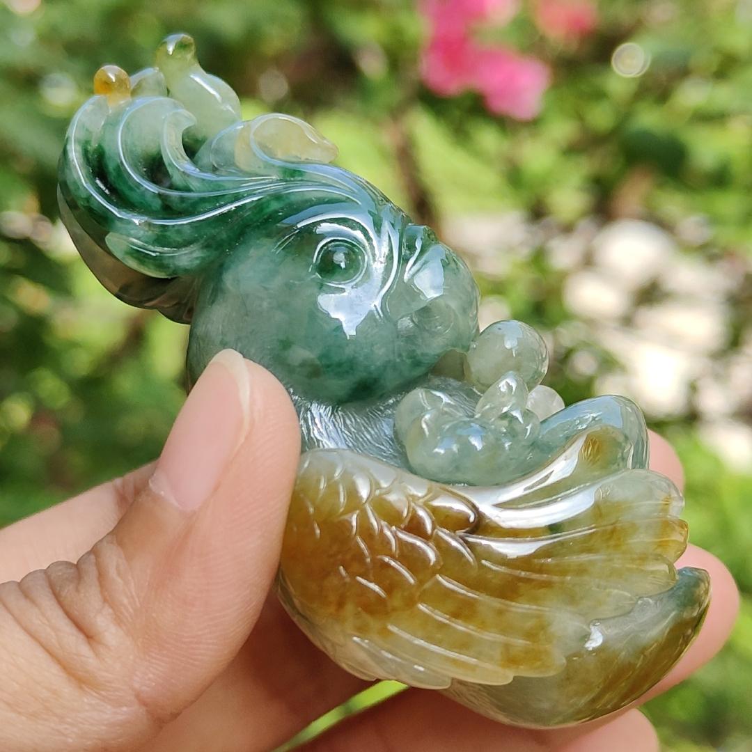 Super Rare Multi Tones Collectible Natural Type A Jadeite Jade crafted with Parrot for Handheld, certificate weighs 121.86 grams, measurement 76 * 42.5 * 34.3 mm (hand7) Yi Pin Qian