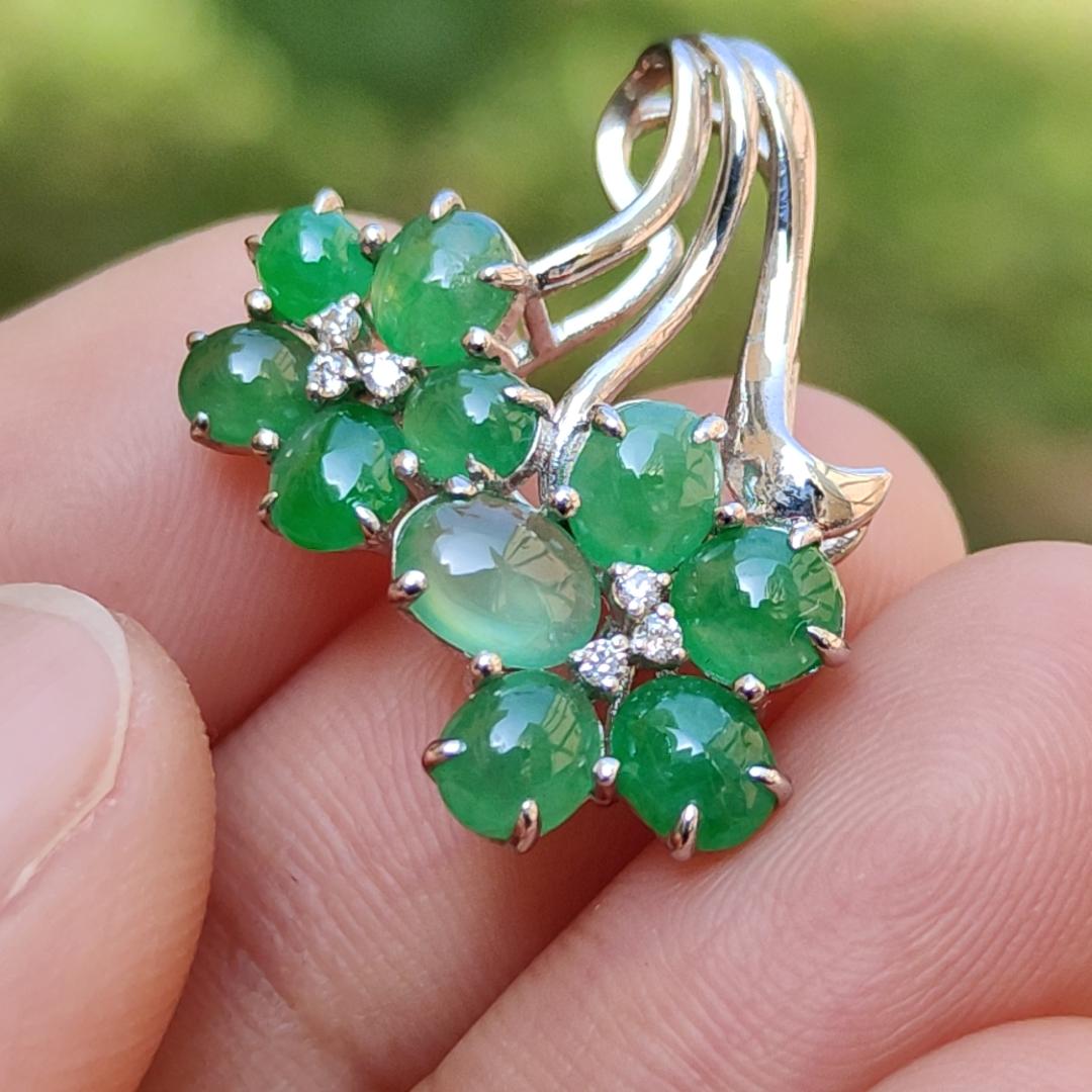 Unique design with 10 Quality Green Natural Type A Jadeite Jade Cabochons set on Quality S925 Silver as Pendant, certificate weigh 2.39 grams (s925p1) Yi Pin Qian