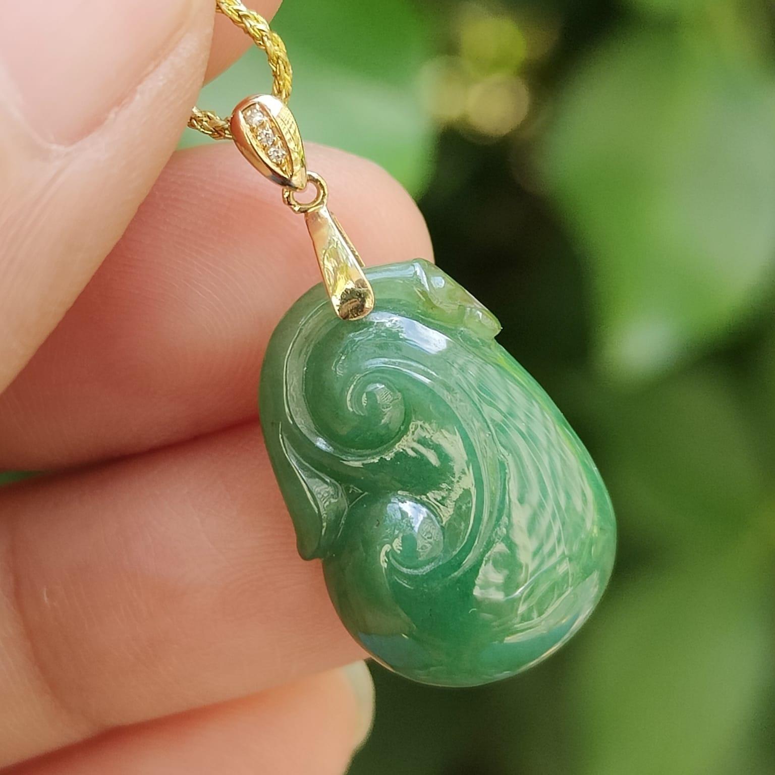 Myanmar Green Ruyi Pendant – Heirloom-Quality Jadeite, 18K Gold & Diamonds (GD2203H017670 Sku: 18kp108) Yi Pin Qian Jadeites Jade Jewelry ~Your Precious Quintessential ~ Singapore