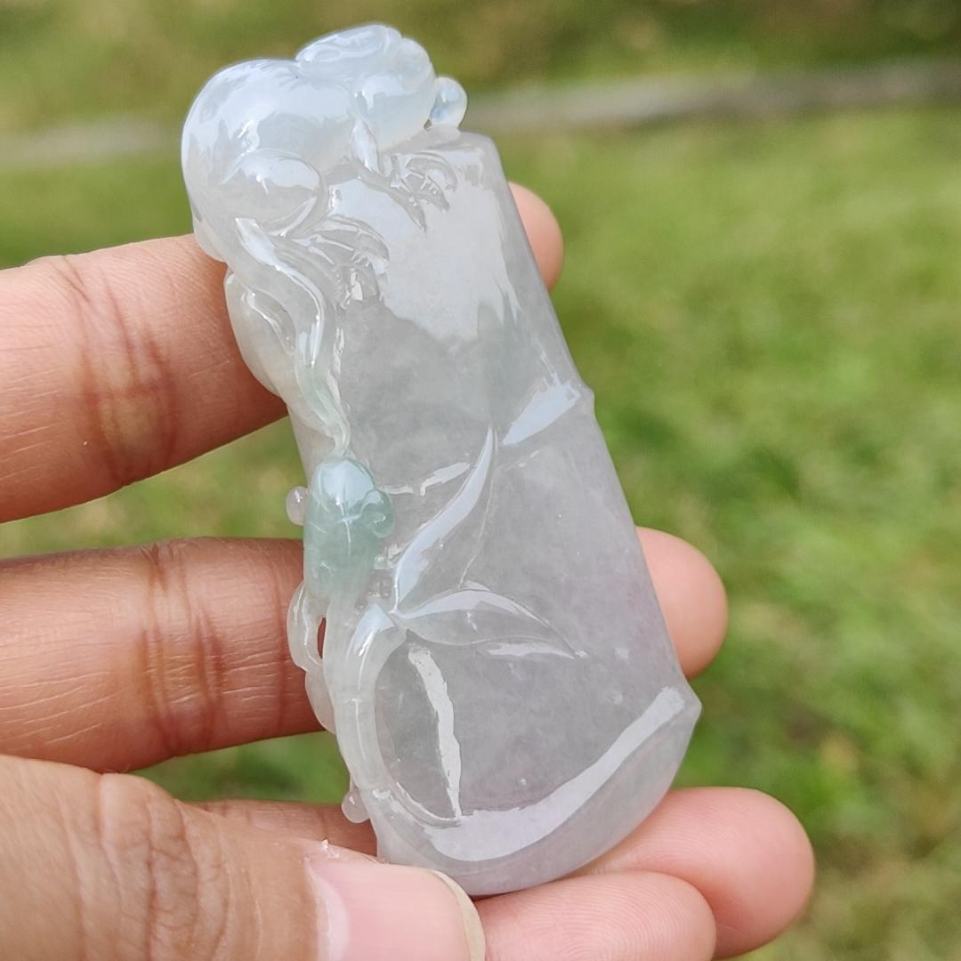 Semi Icy Lavender with green Natural Type A Jadeite Jade crafted with Bamboo and lizard as Pendant, certificate weigh 43.34 grams, measurement 64.3 * 30.5 * 10 mm (pendant196) Yi Pin Qian
