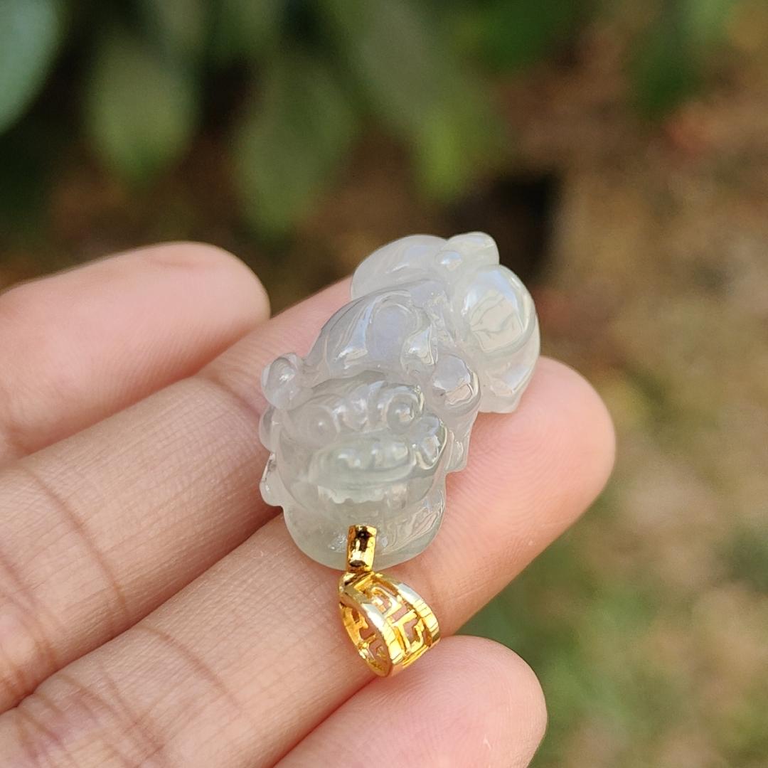 Semi Icy Quality Natural Type A Jadeite Jade crafted as Pixiu set with 18k Gold Clasp as pendant with certificate weigh 6.76 grams, measurement 26.7 * 13.7 * 10.2 mm (18kp33) Yi Pin Qian