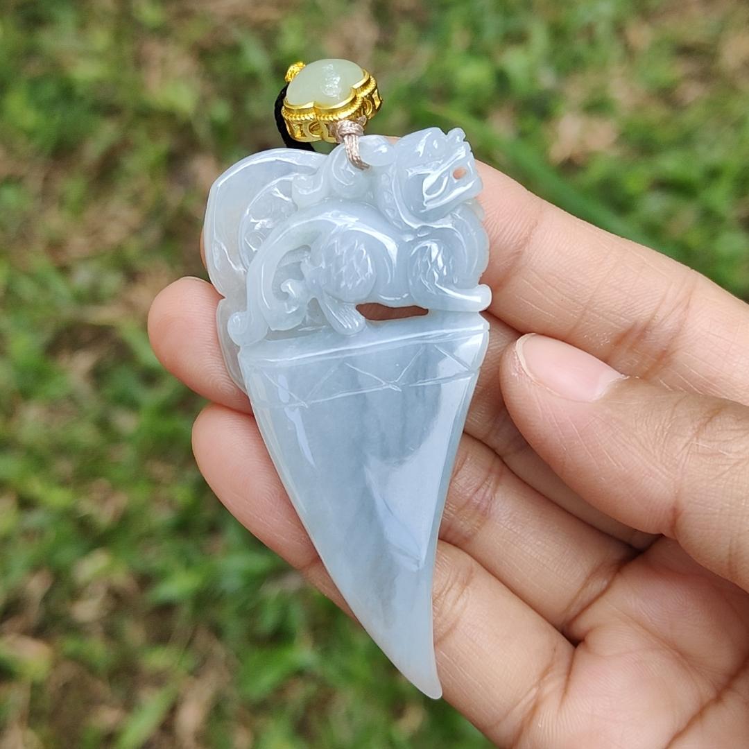 Bluish Light Lavender Natural Type A Jadeite Pendant crafted as Dragon Teeth with Pixiu and Ruyi, the symbols of Wealth and good luck, certificate weighs 27.63 grams, 67.3 * 33.2 * 7.8 mm, very suitable for daily wear (pendant58) Yi Pin Qian