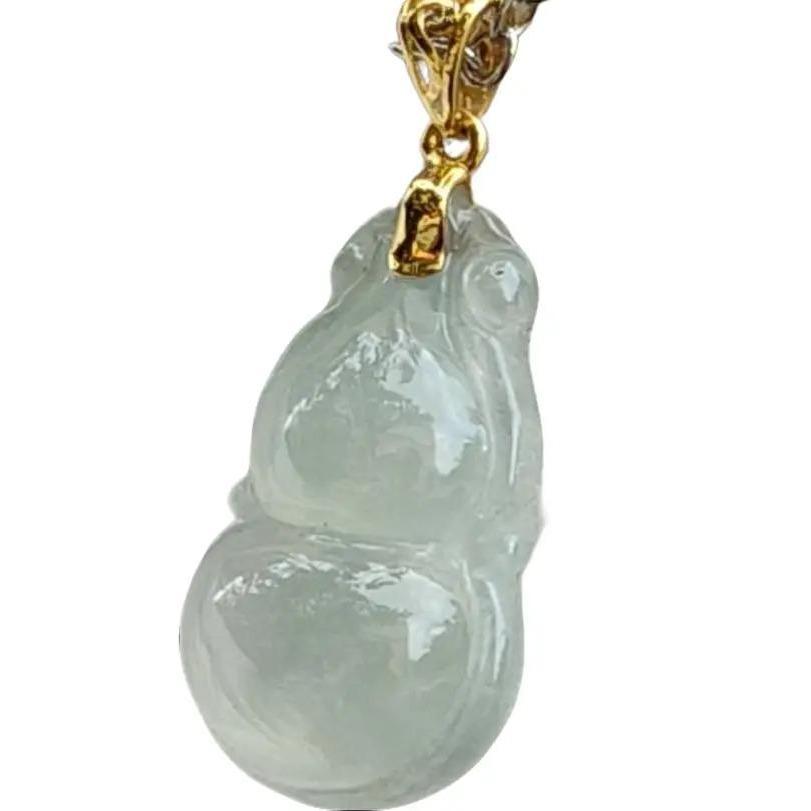Premium Light Green Hue Natural Type A Jadeite Jade crafted with shape of Gourd as Pendant set with 18k Clasp, certificate weigh 2.36 grams, measurement 20.5 * 12.9 * 5.9 mm (18kp31) Yi Pin Qian Jadeites Jade Jewelry ~Your Precious Quintessential ~ Singapore