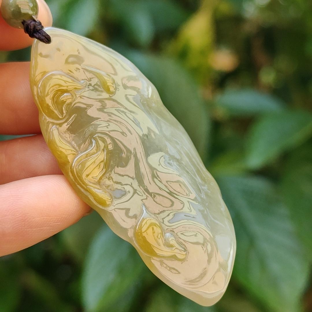 Very Rare Light Lavender and Lemon Yellow with Brown Natural Type A Jadeite pendant carved with baby buddha, certificate included weighs 20.13 grams, 57.90 * 26.80 * 11.20 mm, suitable for daily wear (pendant86) Yi Pin Qian