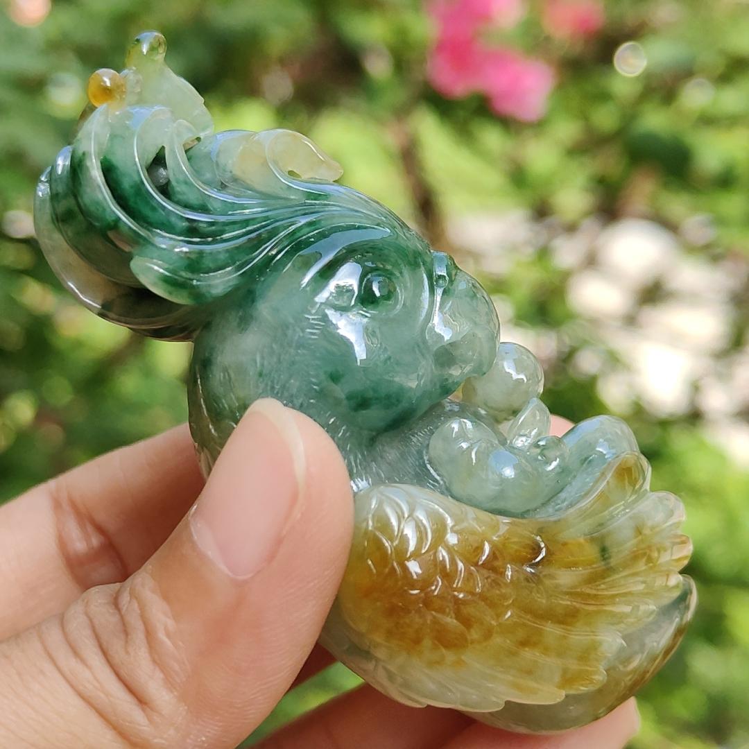 Super Rare Multi Tones Collectible Natural Type A Jadeite Jade crafted with Parrot for Handheld, certificate weighs 121.86 grams, measurement 76 * 42.5 * 34.3 mm (hand7) Yi Pin Qian