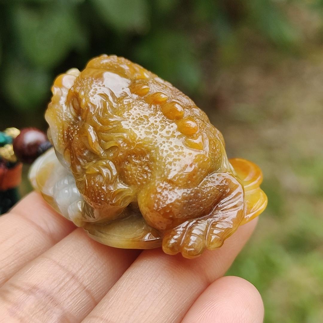 Redish Yellow Very Rare Natural Type A Jadeite Jade crafted with the Three Legs Toad as Pendant, certificate weighs 49.67 grams, measurement 51 * 32.8 * 24.3 mm (pendant258) Yi Pin Qian