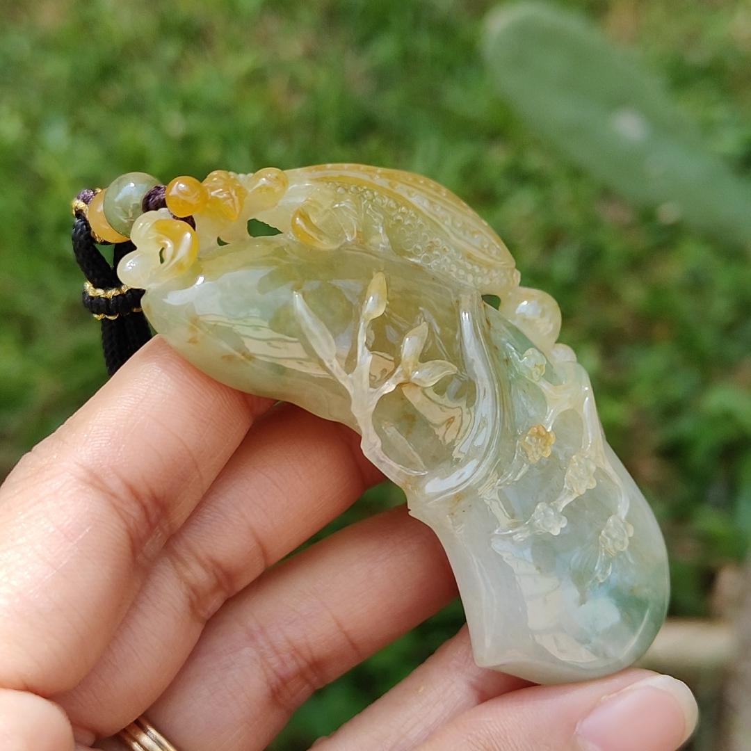 Very Rare Green and Yellow with Red patches Praying Mantis Pendant Necklace Natural Type A Jadeite with certificate included weigh 53.96 grams, 72.5 * 35.5 * 12.8 mm, collectible item Yi Pin Qian
