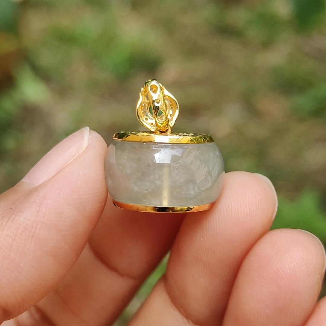 Premium Icy Natural Type A Jadeite Jade crafted and set on 18k gold with the shape of Drum as pendant, adding diamonds and 1 green cabochon, certificate included weigh 4.72 grams, measurement 10.1 * 16.7 (18kp22) Yi Pin Qian