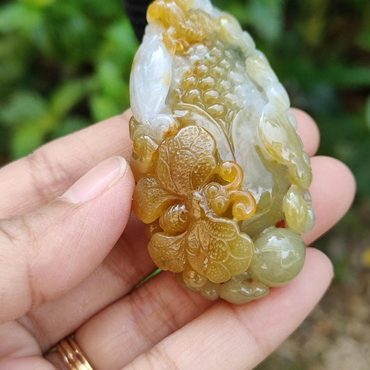 Super Rare Green and Brown Natural Type A Jadeite Pendant carved as Corn with butterfly, frog, ruyi and gourd on it, come with certificate weight 51.60 grams, 59.20 * 31.80 * 21.70 meaning Beautiful, rich, safe, prosperous, for daily wear (pendant106) Yi Pin Qian