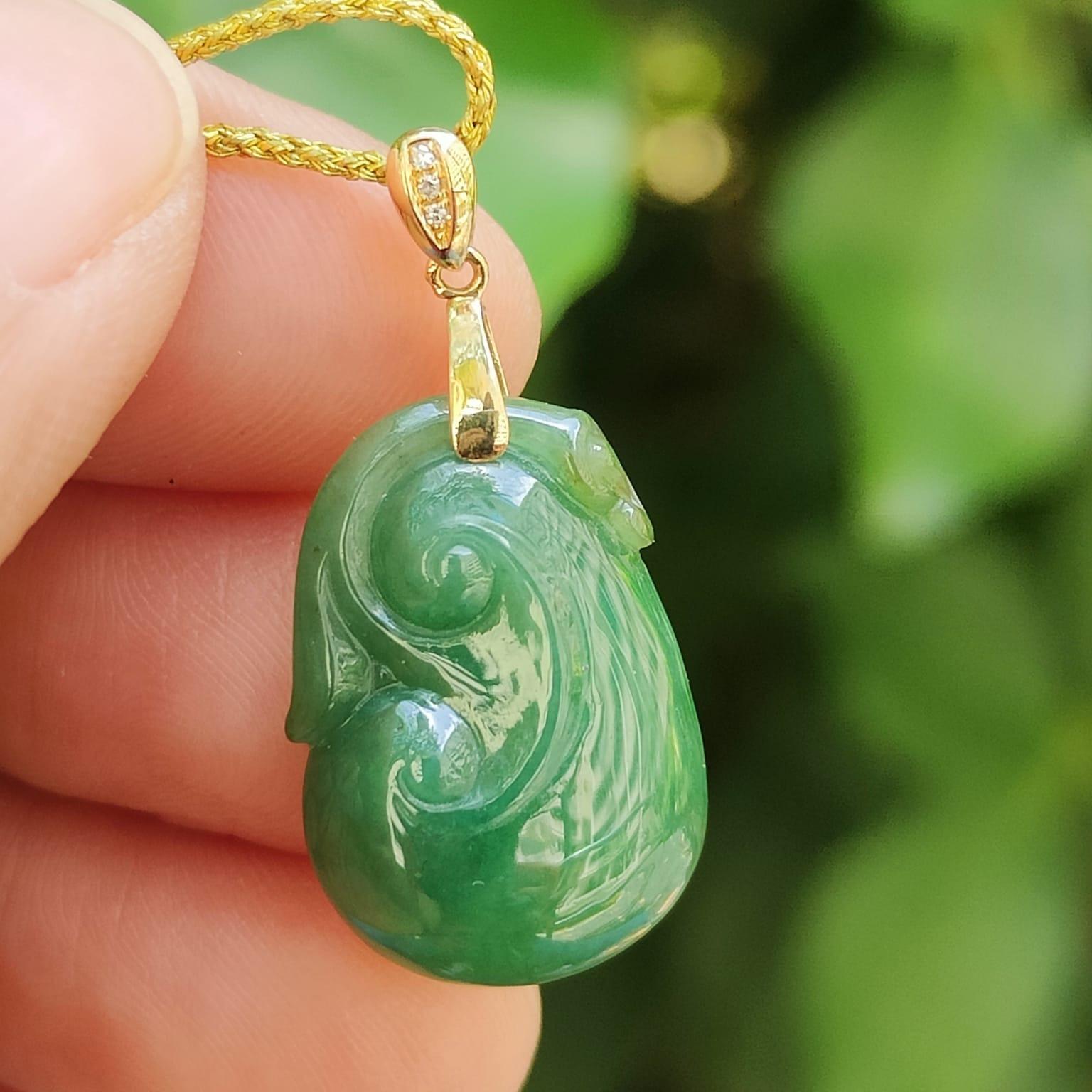 Myanmar Green Ruyi Pendant – Heirloom-Quality Jadeite, 18K Gold & Diamonds (GD2203H017670 Sku: 18kp108) Yi Pin Qian Jadeites Jade Jewelry ~Your Precious Quintessential ~ Singapore