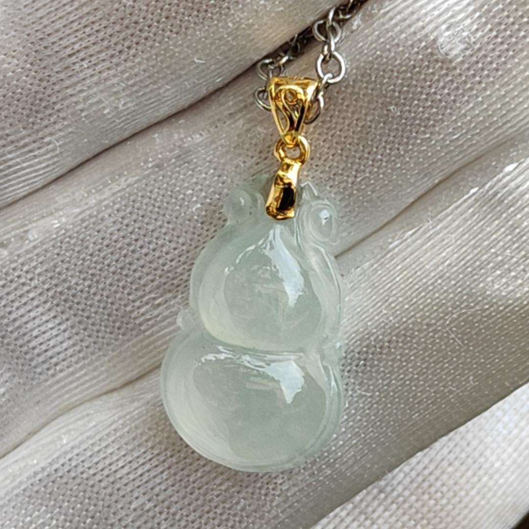 Premium Light Green Hue Natural Type A Jadeite Jade crafted with shape of Gourd as Pendant set with 18k Clasp, certificate weigh 2.36 grams, measurement 20.5 * 12.9 * 5.9 mm (18kp31) Yi Pin Qian Jadeites Jade Jewelry ~Your Precious Quintessential ~ Singapore