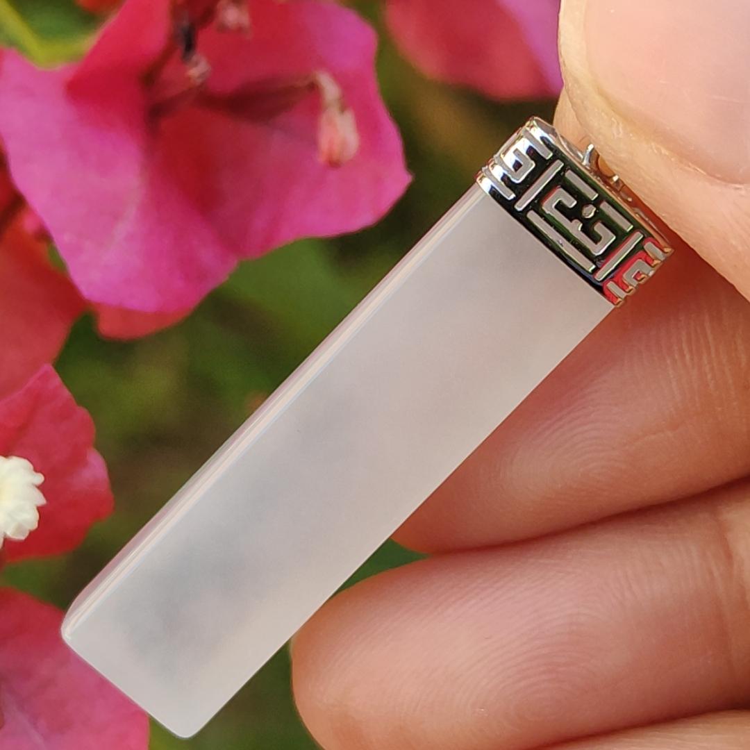 18k Gold Setting Natural Type A Jadeite Pendant carved with nothing, symbols of Safe, smooth and steady, certificate included weigh 6.85 grams, 35.7 * 9.2 * 7.7 mm, very suitable for daily wear (18kp1) Yi Pin Qian