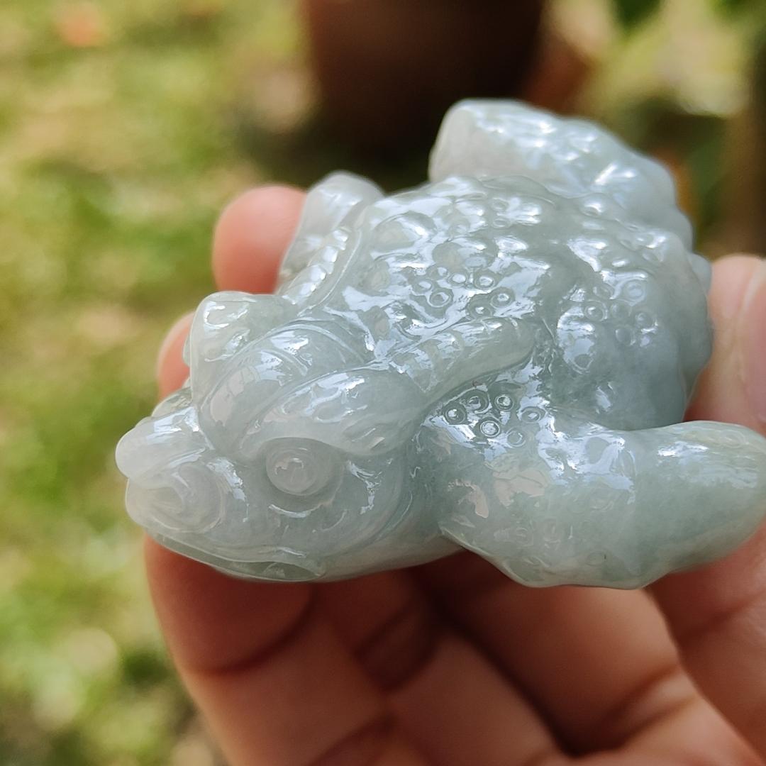 Sales - Quality Natural Type A Jadeite Jade crafted as Three Legs Toad for display or hand-held piece with certificate weigh 84.27 grams, measurement 61.6 * 48.3 * 26 mm (hand4) Yi Pin Qian