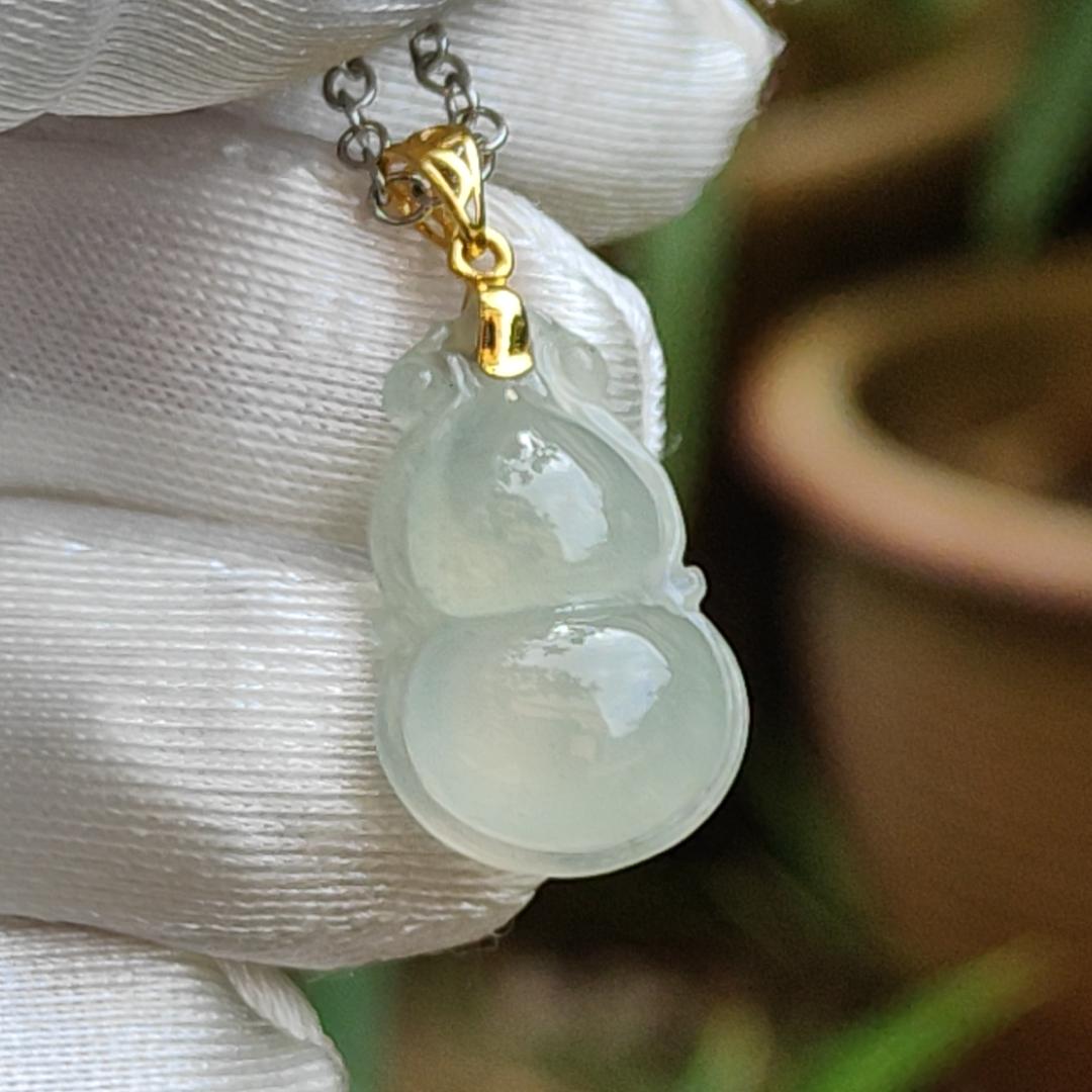 Premium Light Green Hue Natural Type A Jadeite Jade crafted with shape of Gourd as Pendant set with 18k Clasp, certificate weigh 2.36 grams, measurement 20.5 * 12.9 * 5.9 mm (18kp31) Yi Pin Qian Jadeites Jade Jewelry ~Your Precious Quintessential ~ Singapore