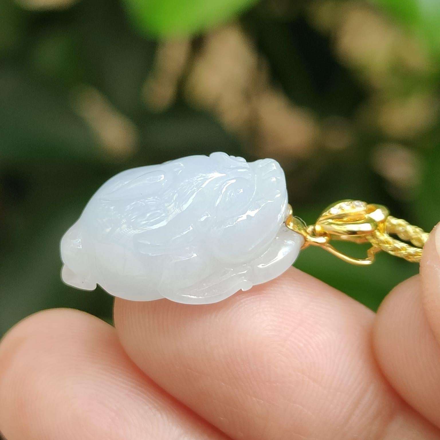 Three Legs Toad Pendant on Light Lavender Natural Type A Jadeite Jade added with 18k clasp certificate weighs 3.76 grams, measurement 19.1 * 13 * 9.1 mm (18kp102) Yi Pin Qian Jadeites Jade Jewelry ~Your Precious Quintessential ~ Singapore