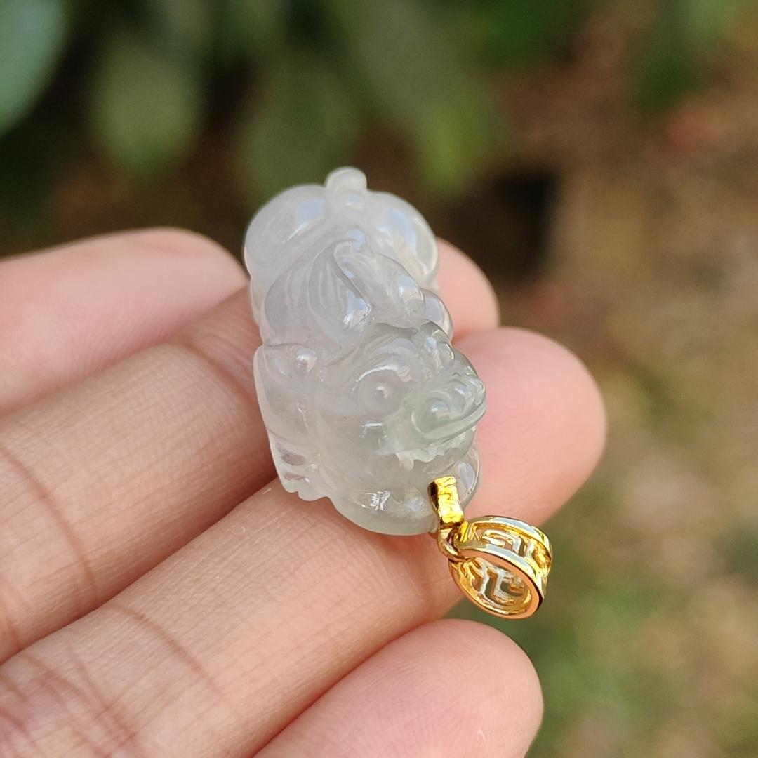 Semi Icy Quality Natural Type A Jadeite Jade crafted as Pixiu set with 18k Gold Clasp as pendant with certificate weigh 6.76 grams, measurement 26.7 * 13.7 * 10.2 mm (18kp33) Yi Pin Qian