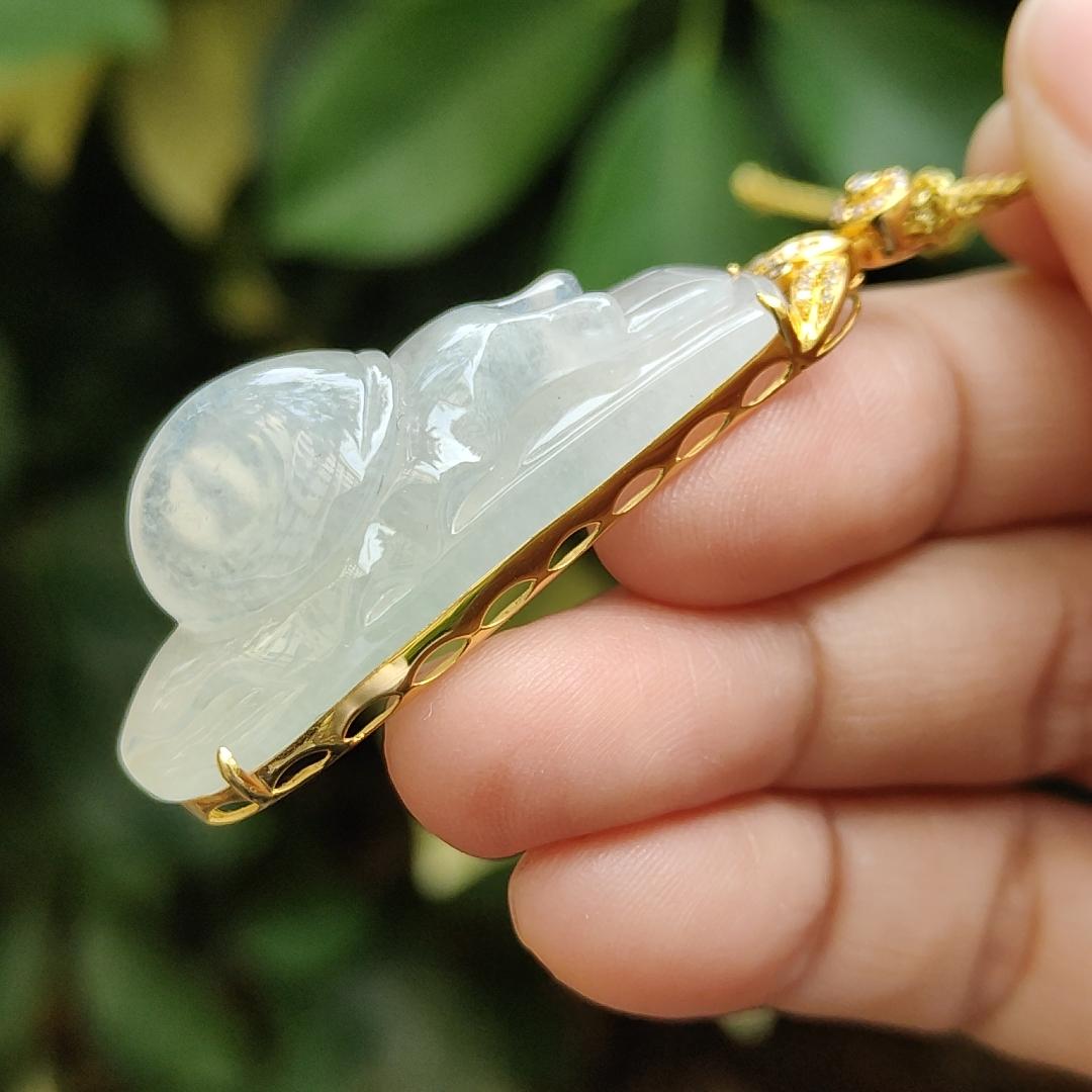 Rare New Arrival Sg Local - Crafted as Snail on High Quality Translucent Natural Type A Jadeite Jade set on 18k gold as pendant, certificate weighs 11.89 grams, measurement 52 * 12.1 * 16.6 mm (18kp71) Yi Pin Qian Jadeites Jade Jewelry ~Your Precious Quintessential ~ Singapore