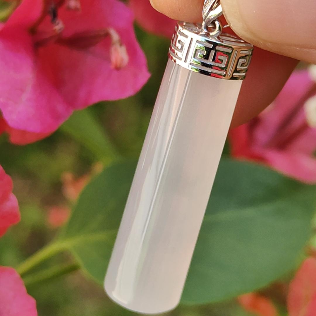 18k Gold Setting Natural Type A Jadeite Pendant carved with nothing, symbols of Safe, smooth and steady, certificate included weigh 6.85 grams, 35.7 * 9.2 * 7.7 mm, very suitable for daily wear (18kp1) Yi Pin Qian