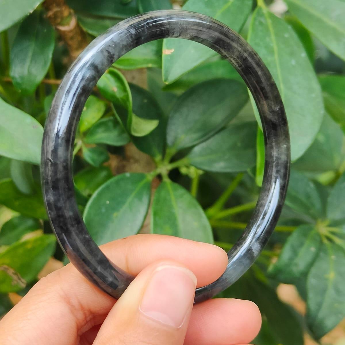 57.8 Perfect Circle Bangle on Natural Type A Jadeite Jade certificate weighs 24 grams, measurement 6.6 * 6.6 mm (bangle26) Yi Pin Qian Jadeites Jade Jewelry ~Your Precious Quintessential ~ Singapore