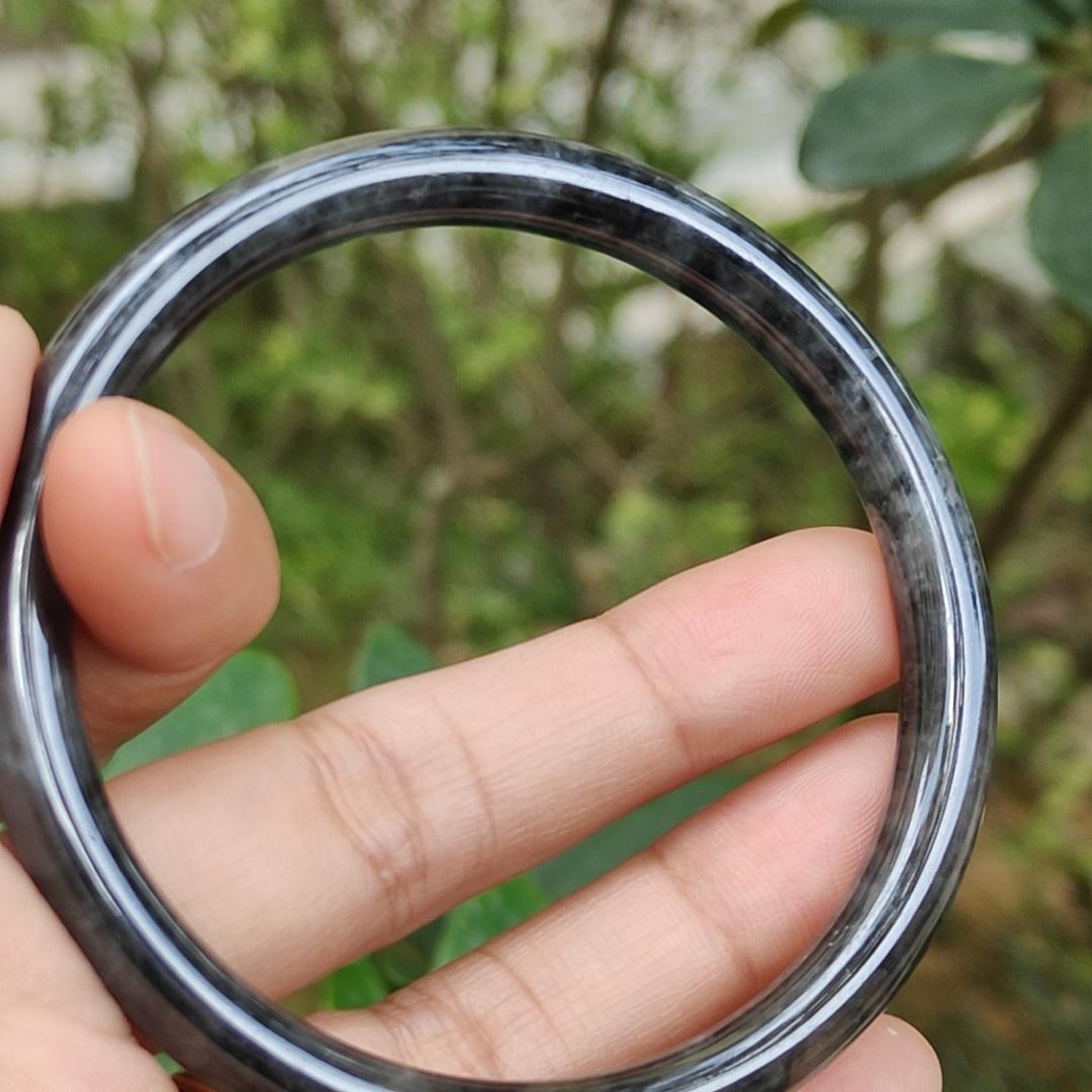 57.8 Perfect Circle Bangle on Natural Type A Jadeite Jade certificate weighs 24 grams, measurement 6.6 * 6.6 mm (bangle26) Yi Pin Qian Jadeites Jade Jewelry ~Your Precious Quintessential ~ Singapore