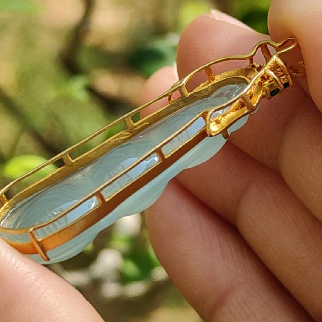 Icy Translucent Premium Quality Natural Type A Jadeite Jade crafted as Bean set on 18k Gold as Pendant, certificate weighs 5.31 grams, measurement 40.6 * 12 * 8 mm (18kp52) Yi Pin Qian
