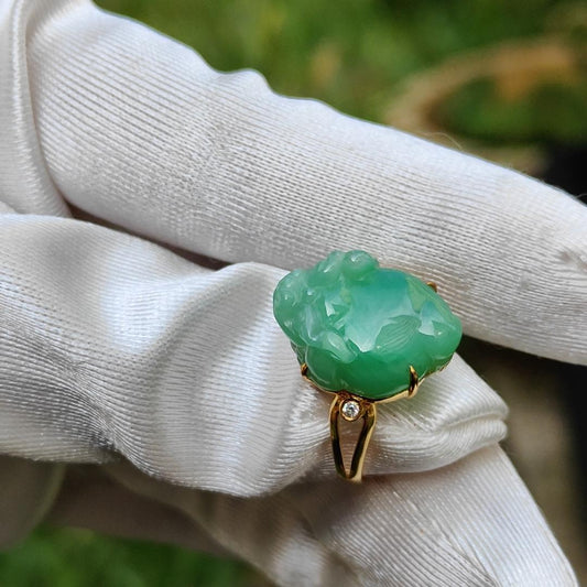 Special Offer - Green Natural Type A Jadeite Jade crafted as Three Legs Toad set on 18k gold with diamonds as a ring with certificate weigh 3.75 grams, measurement 16.2 * 12.6 * 6.8 mm (18kring21) Yi Pin Qian