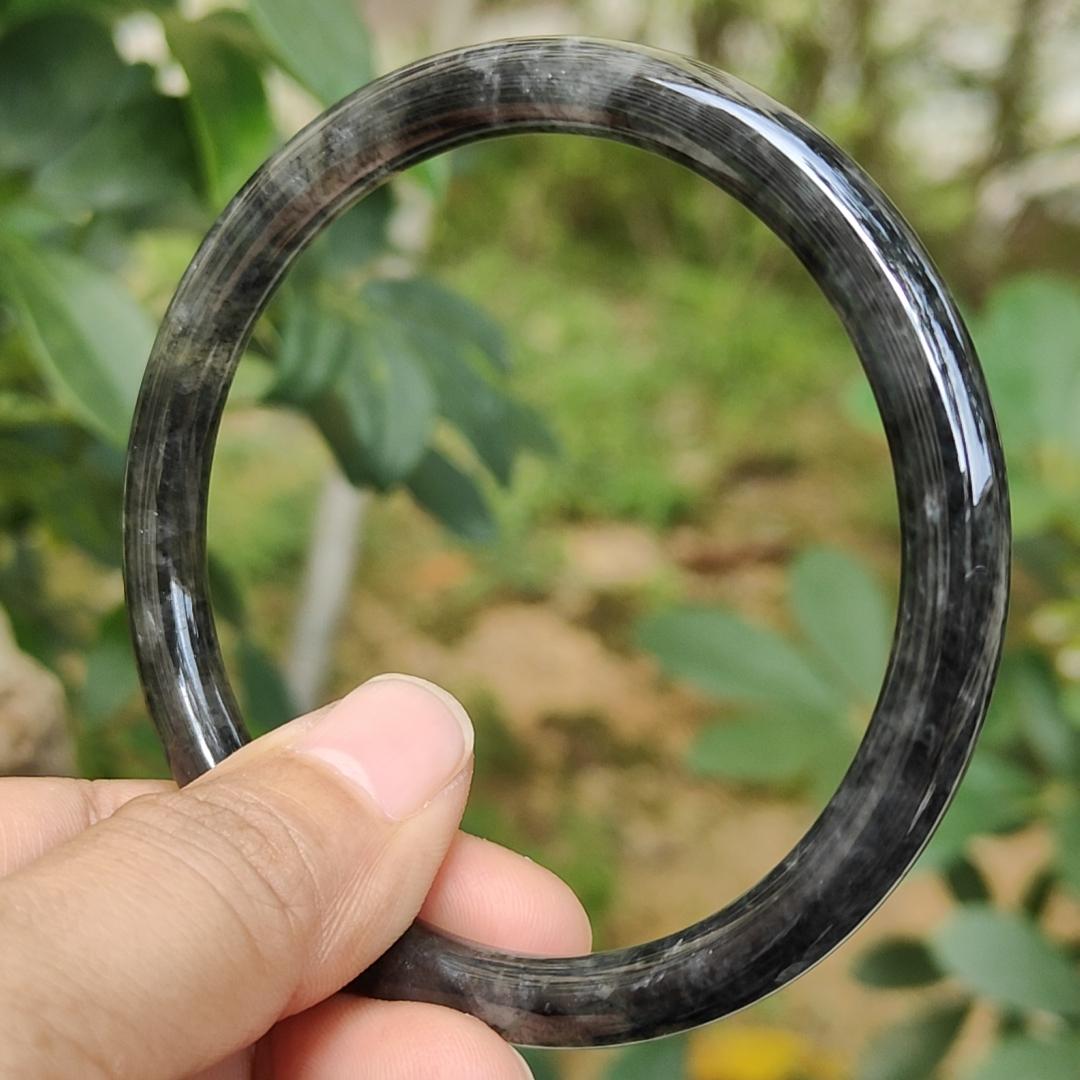 57.8 Perfect Circle Bangle on Natural Type A Jadeite Jade certificate weighs 24 grams, measurement 6.6 * 6.6 mm (bangle26) Yi Pin Qian Jadeites Jade Jewelry ~Your Precious Quintessential ~ Singapore