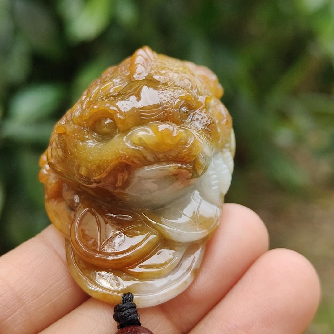 Redish Yellow Very Rare Natural Type A Jadeite Jade crafted with the Three Legs Toad as Pendant, certificate weighs 49.67 grams, measurement 51 * 32.8 * 24.3 mm (pendant258) Yi Pin Qian