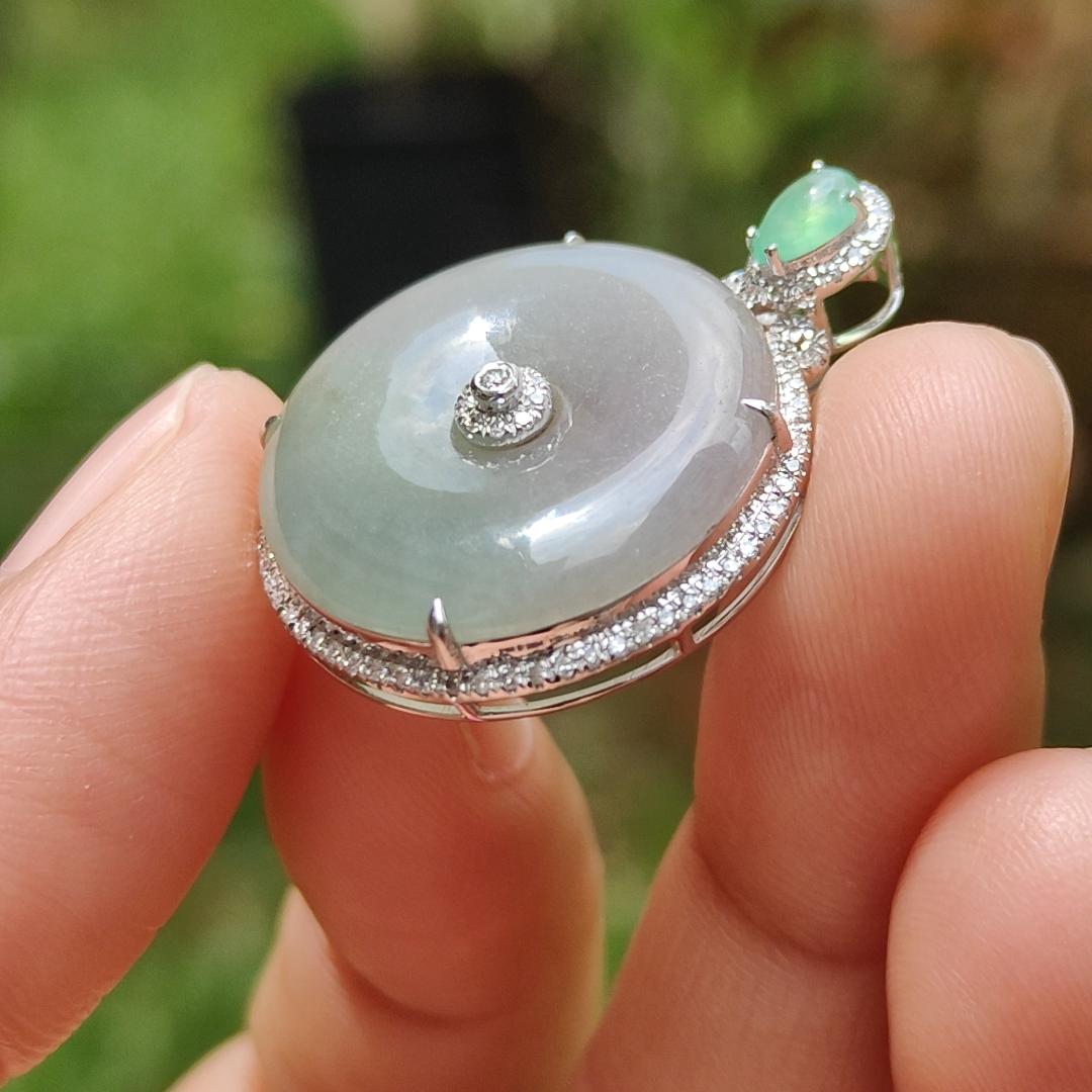 Limited time offer - Lavender, Green Hue Natural Type A Jadeite Jade crafted as shape of Donut set on 18k gold with diamonds and 1 icy apple green cabochon, certificate weigh 4.47 grams, measurement 19.9 * 19.9 * 3.6 mm (18kp26) Yi Pin Qian