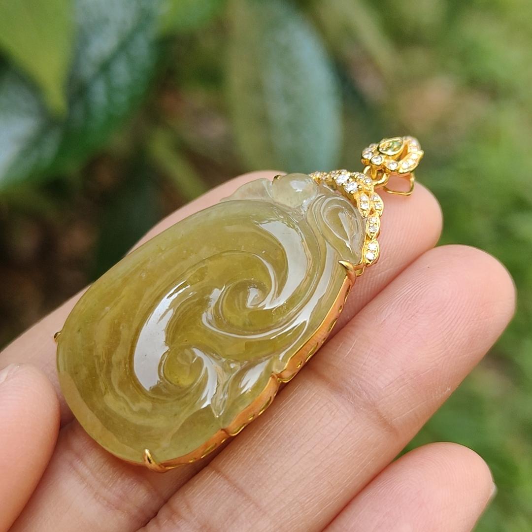 Premium quality Yellow Natural Type A Jadeite Jade set on 18k Gold with diamonds as a pendant necklace with certificate weigh 8.58 grams, measurement 47.6 * 25.5 * 7mm (18kp11) Yi Pin Qian