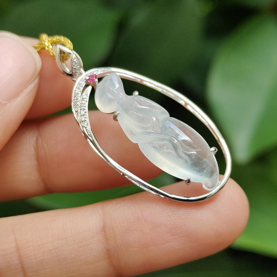 New Arrival SG Local Seller Crafted as The Enlightenment Pendant on Natural Type A Jadeite Jade set with 18k Gold certificate weighs 3.12 grams, measurement 35.8 * 17.2 * 7 mm (18kp81) Yi Pin Qian Jadeites Jade Jewelry ~Your Precious Quintessential ~ Singapore