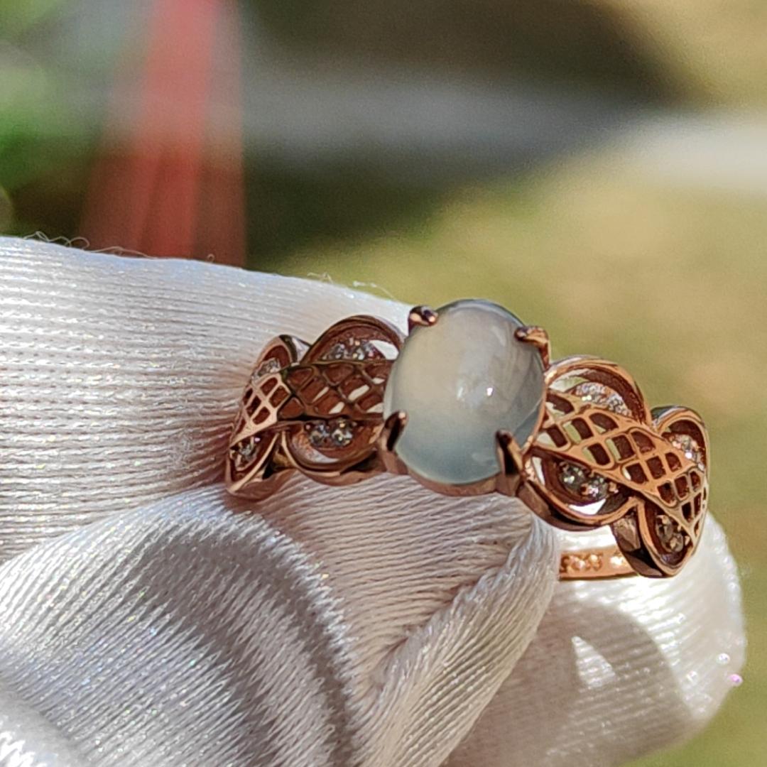 Icy Natural Type A Jadeite Jade crafted with shape of Oval cabochon set with S925 as ring , BIC labs approved certificate weigh 2.28 grams (s925ring11) Yi Pin Qian