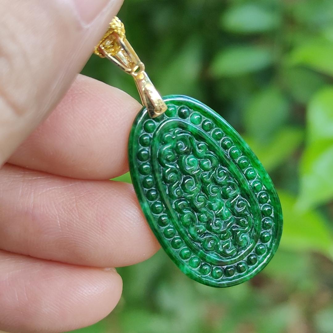 Green Pendant crafted with patterns on Natural Type A Jadeite Jade added with 18k Gold Clasp, certificate weighs 3.01 grams measurement 28.1 * 17.5 * 3.6 mm (18kp82) Yi Pin Qian Jadeites Jade Jewelry ~Your Precious Quintessential ~ Singapore
