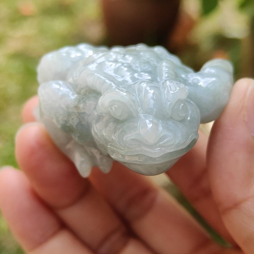 Sales - Quality Natural Type A Jadeite Jade crafted as Three Legs Toad for display or hand-held piece with certificate weigh 84.27 grams, measurement 61.6 * 48.3 * 26 mm (hand4) Yi Pin Qian