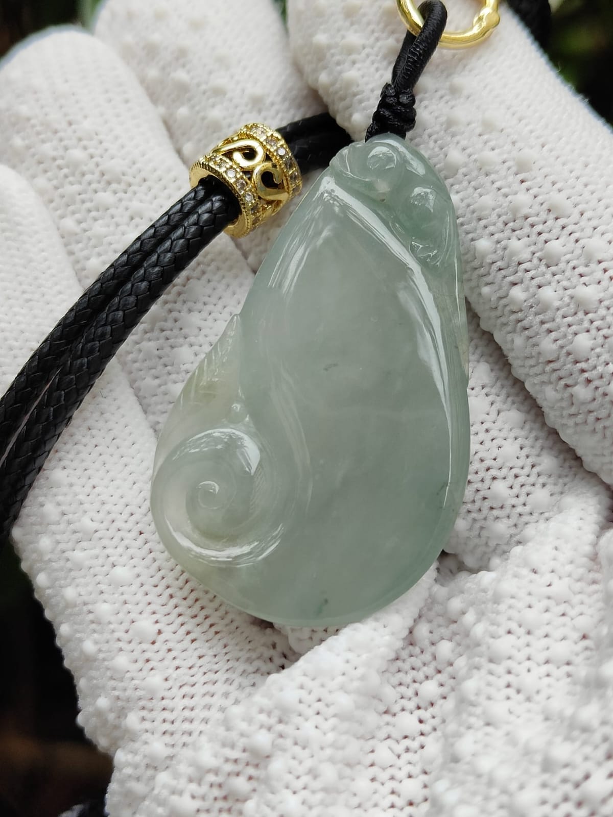 Monkey Leaf Ruyi Carving – Natural Type A Jadeite Pendant (Sku: pendant442)