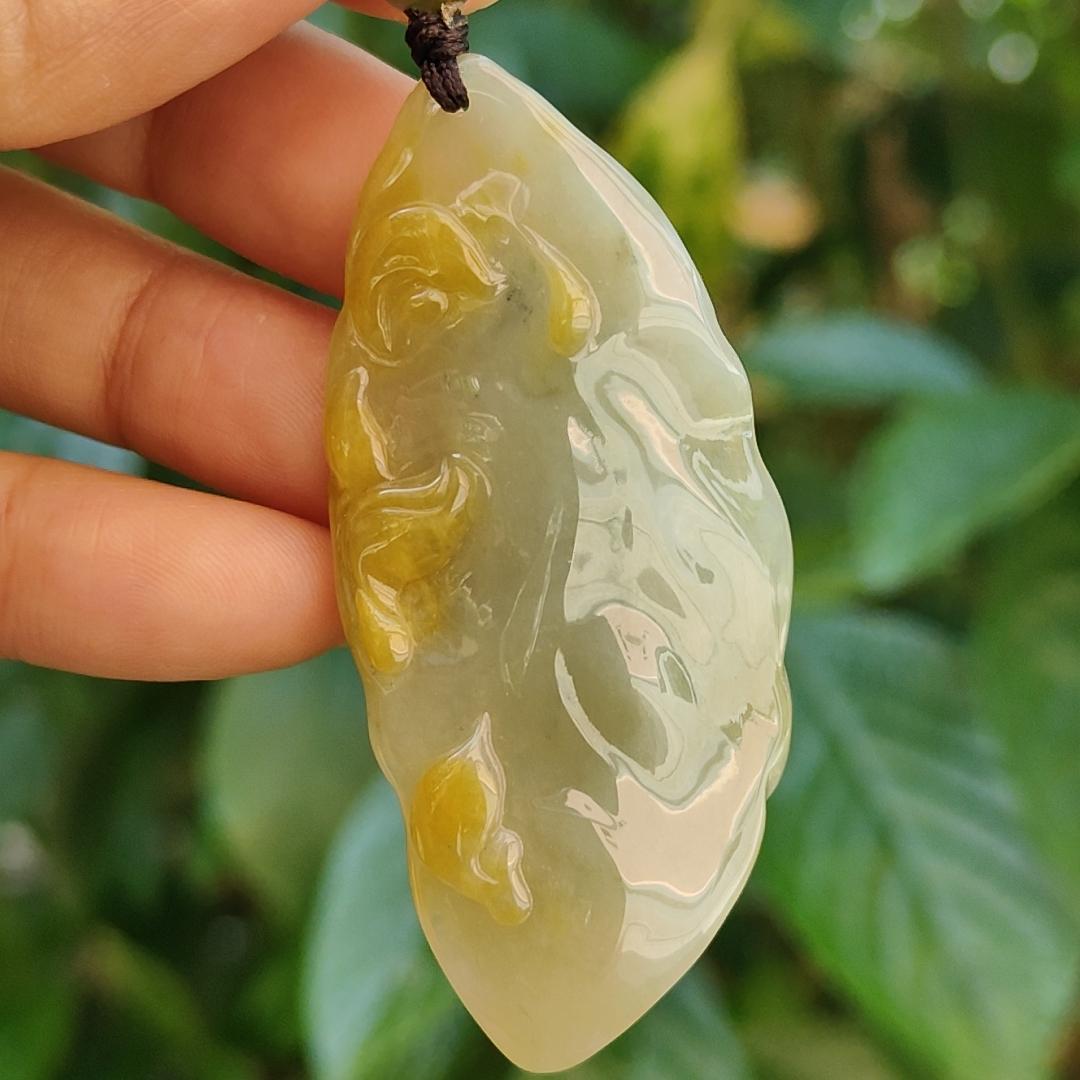 Very Rare Light Lavender and Lemon Yellow with Brown Natural Type A Jadeite pendant carved with baby buddha, certificate included weighs 20.13 grams, 57.90 * 26.80 * 11.20 mm, suitable for daily wear (pendant86) Yi Pin Qian