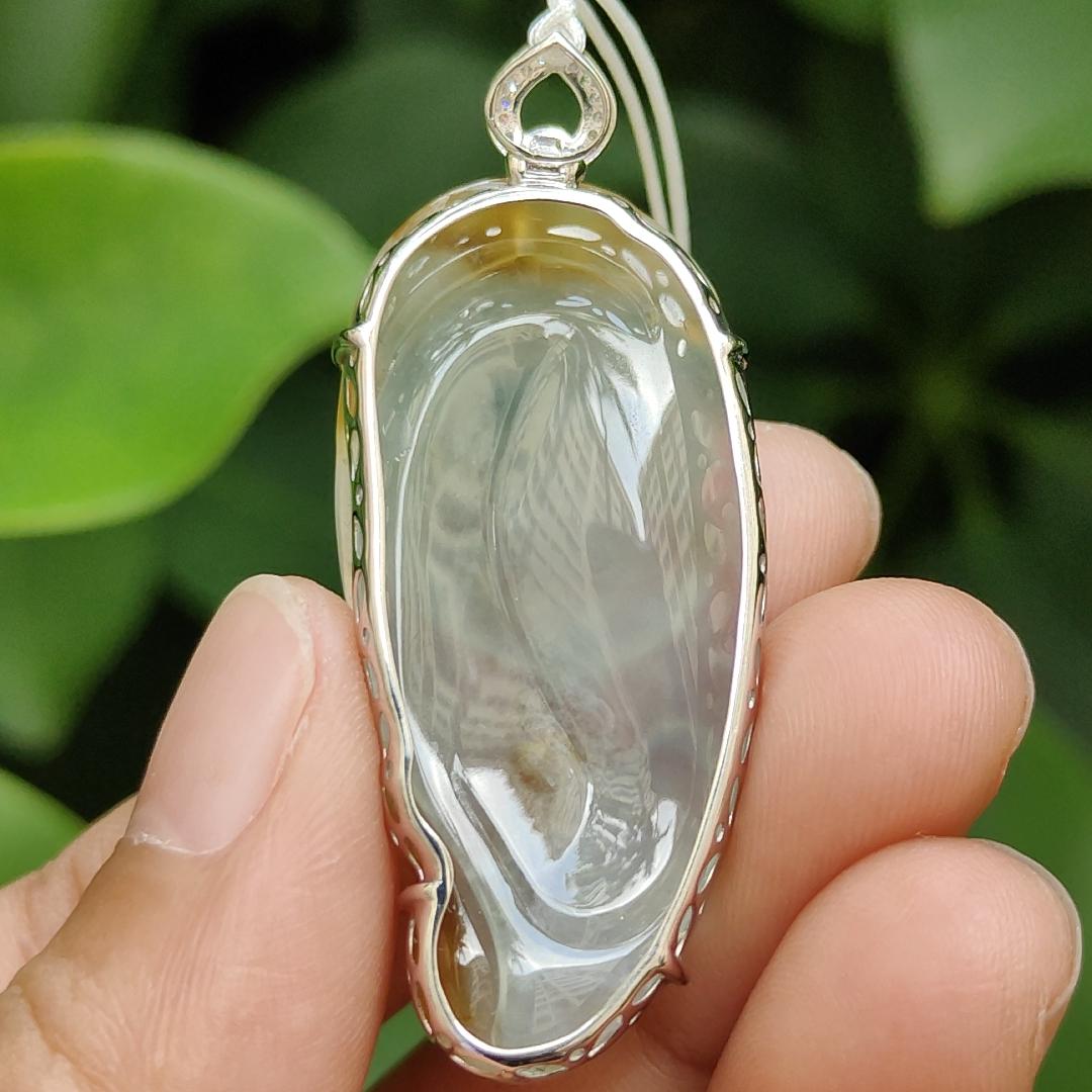 High Quality Icy Yellow Translucent Natural Type A Jadeite Jade crafted as Milo Buddha set with 18k Gold as Pendant, certificate weighs 9.1 grams, measurements 46.1 * 18.7 * 9.5 mm (18kp60) Yi Pin Qian