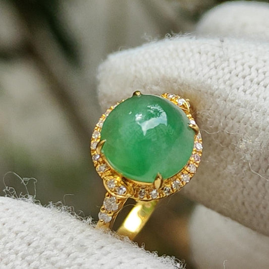 Sales Offer - High Quality Light Green Cabochon Natural Type A Jadeite Jade set on 18k Gold as Ring, certificate weighs 1.98 grams, Finger Size 15.4mm (18kring28) Yi Pin Qian
