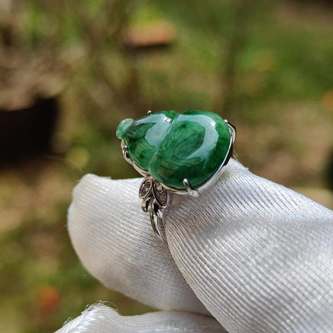 Quality Spicy Green Natural Type A Jadeite Jade crafted with the shape of Gourd set on S925 as an adjustable Ring with certificate weigh 2.67 grams, measurement 15.6 * 11.8 * 2.7 mm (s925ring8) Yi Pin Qian