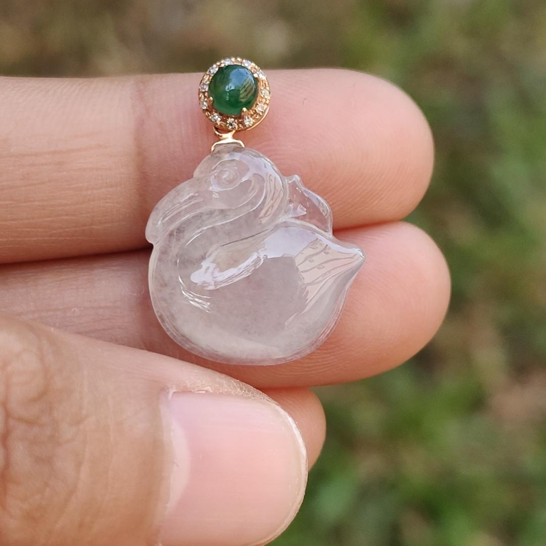 Icy Translucent Natural Type A Jadeite Jade crafted as Swan set on 18k gold clasp with certificate weighs 2.48 grams, measurement 16.9 * 16.3 * 5.1 mm (18kp37) Yi Pin Qian