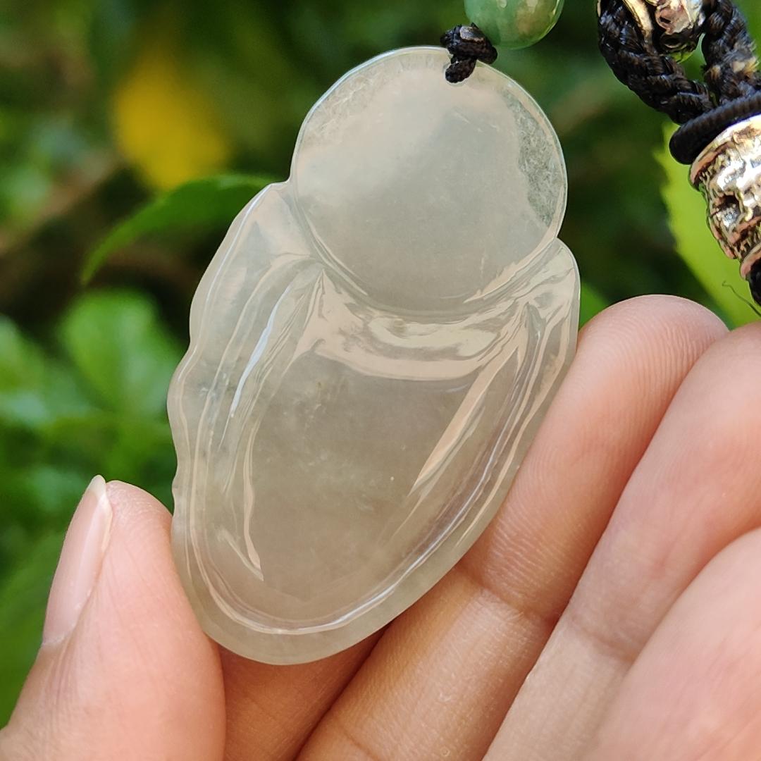 Semi Icy Milo Buddha Natural Type A Jadeite Pendant with certificate weighs 13.87 grams, 44.2 * 26.5 * 8.1 mm, milo represent The strength that can tolerate the things of the world represents the mind that can solve a thousand sorrows (pendant85) Yi Pin Qian